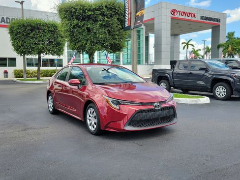Used 2022 Toyota Corolla LE FWD image 2