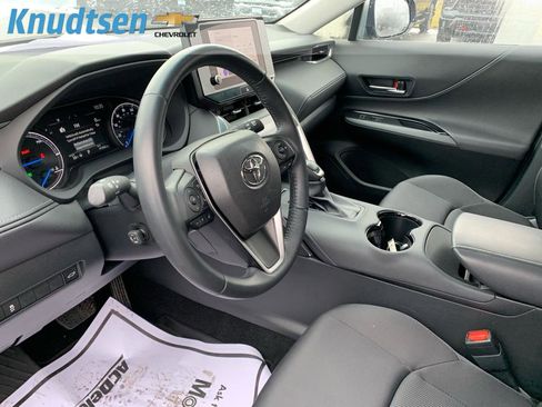 Used 2024 Toyota Venza LE image 19