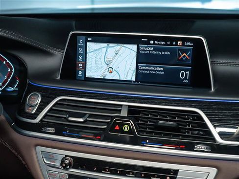 Used 2021 BMW 740i w/ Premium Package RWD image 26