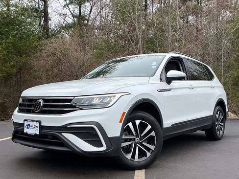 Used 2024 Volkswagen Tiguan S image 1