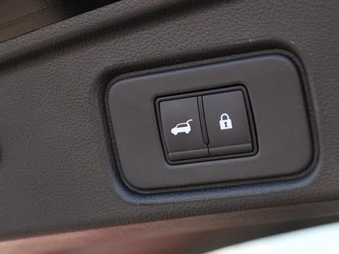 Certified 2025 Nissan Pathfinder SV FWD image 8
