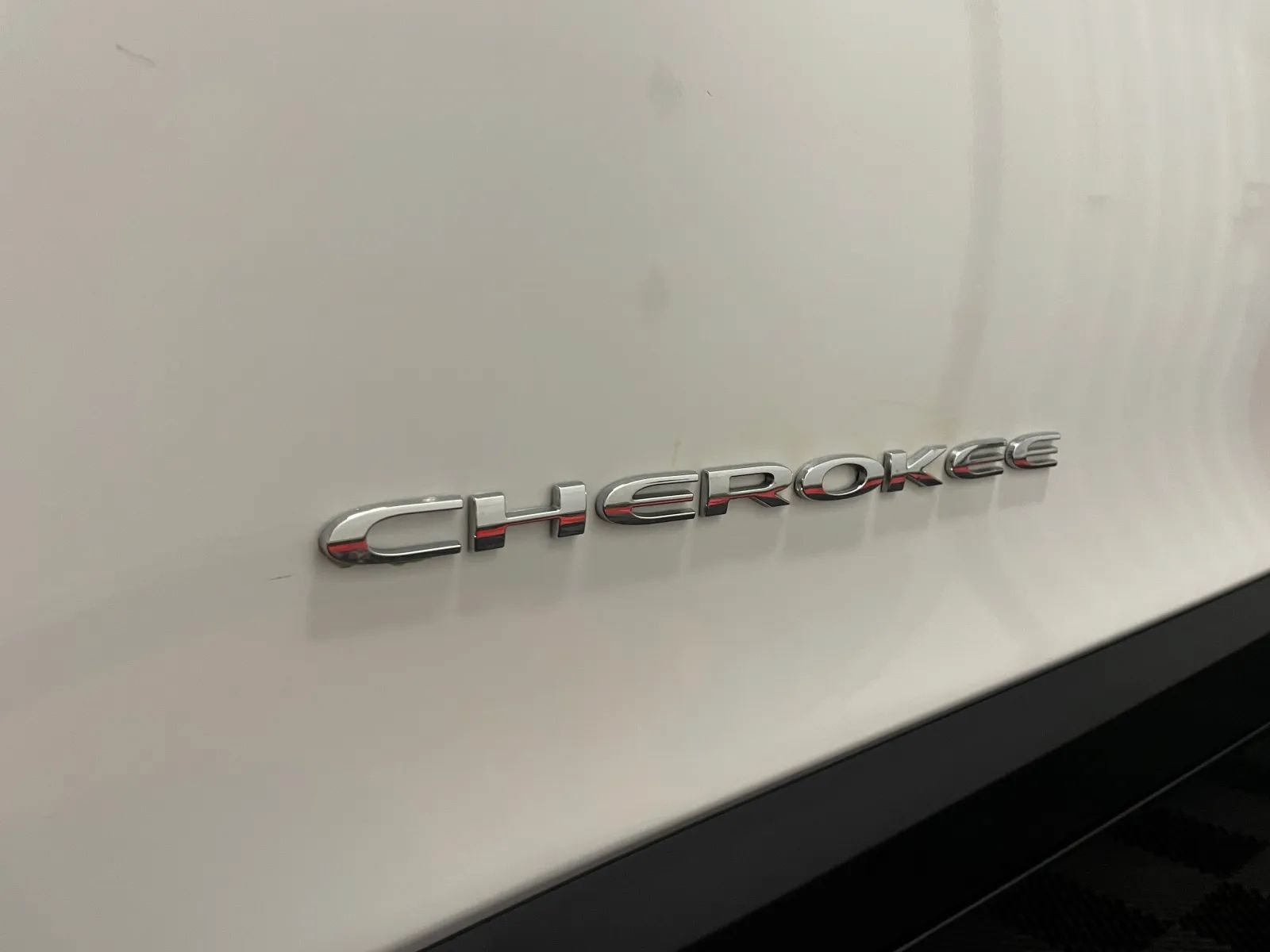 Used 2021 Jeep Cherokee Latitude Plus AWD/4WD image 11