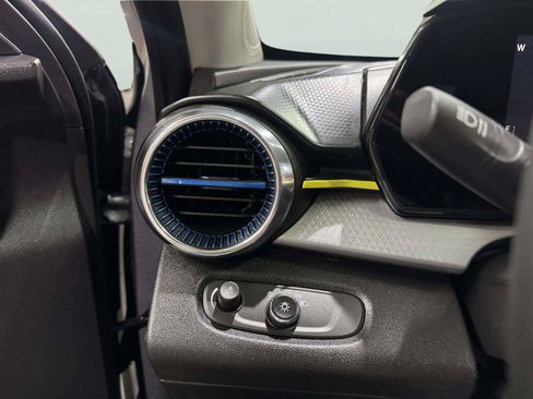 Used 2025 Chevrolet Trax LT w/ Sunroof Package FWD image 47