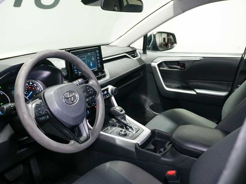 Used 2021 Toyota RAV4 LE AWD/4WD image 17