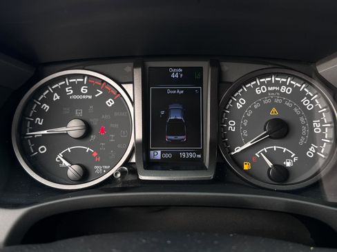 Used 2023 Toyota Tacoma TRD Sport image 19