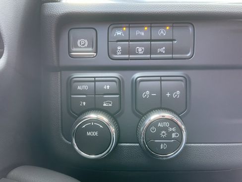 New 2026 Chevrolet Suburban Premier image 15