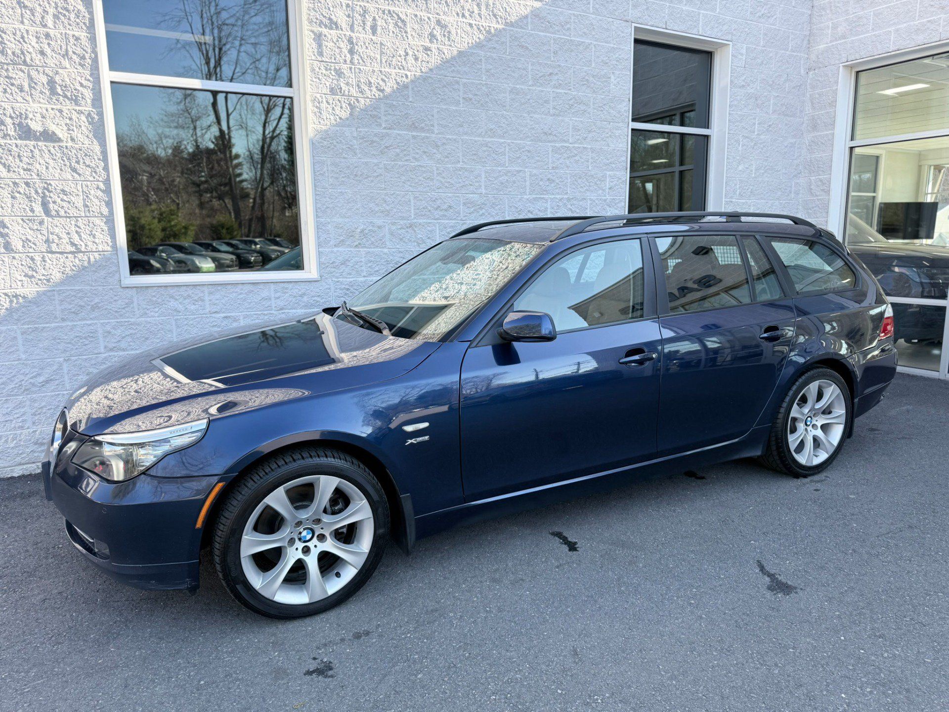 Used 2009 BMW 535i xDrive Wagon AWD/4WD image 1