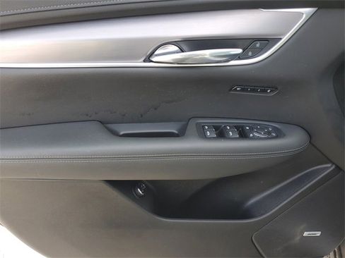 Certified 2024 Cadillac XT6 Luxury w/ LPO, Floor Liner Package image 11