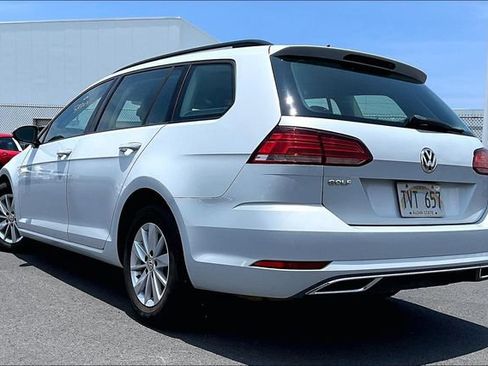 Used 2019 Volkswagen Golf SE FWD image 3