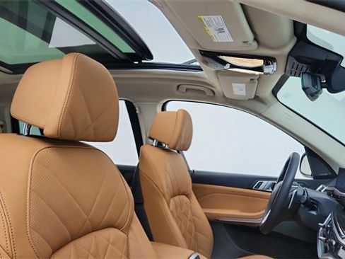 Used 2025 BMW X7 xDrive40i w/ Executive Package image 22