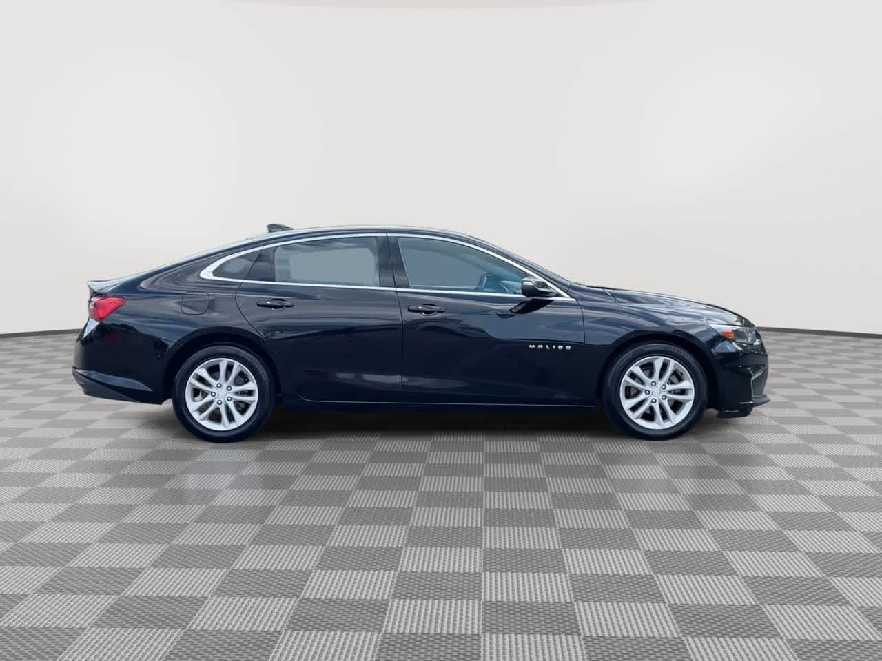 Used 2018 Chevrolet Malibu LT FWD image 9