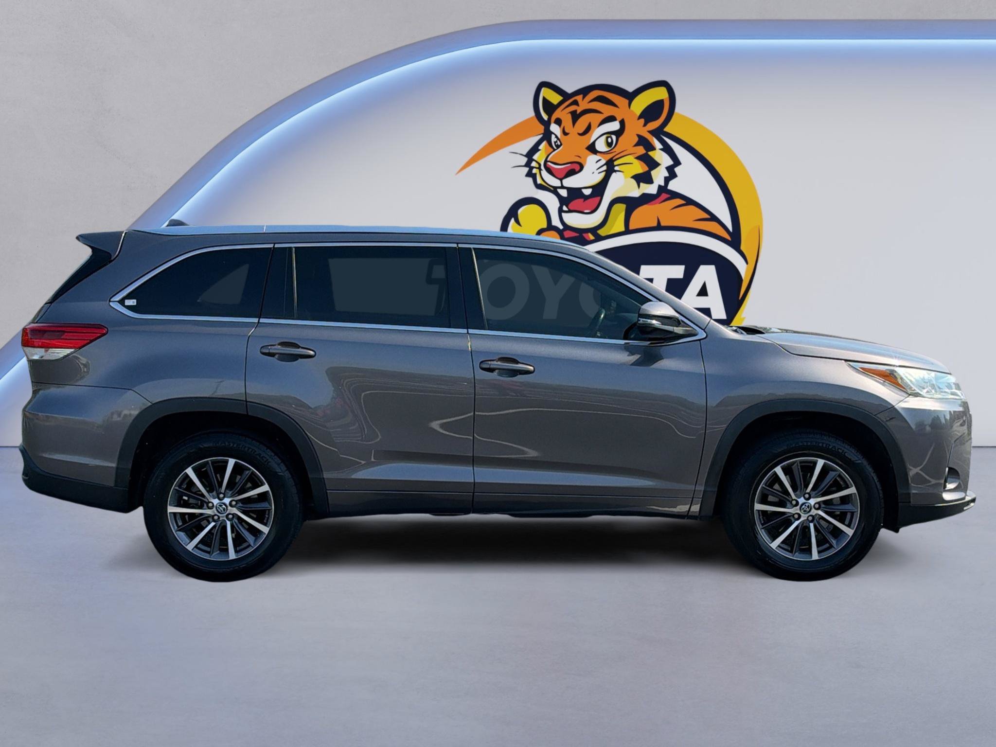 Used 2018 Toyota Highlander XLE FWD image 4