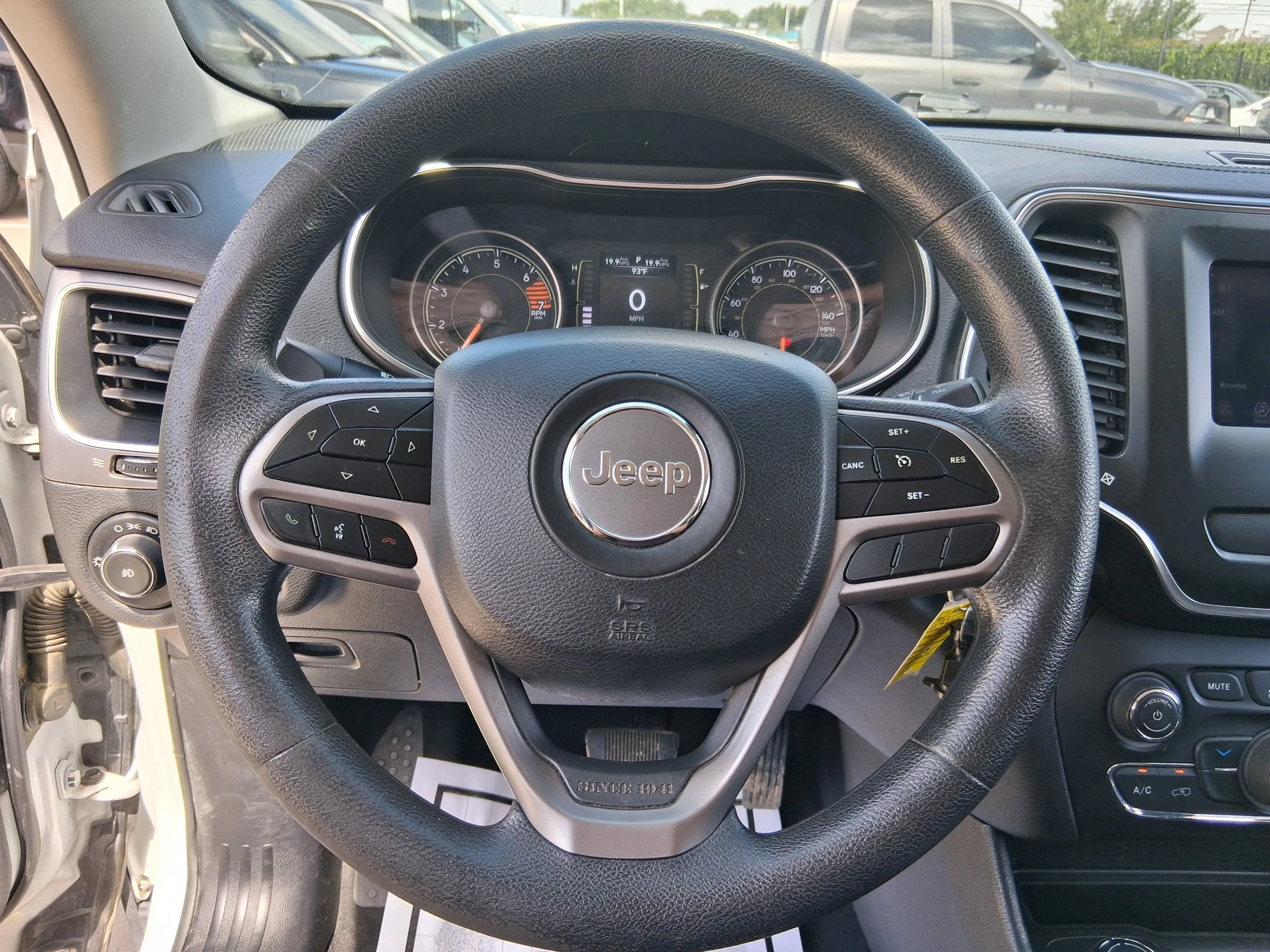 Used 2019 Jeep Cherokee Latitude w/ Popular Appearance Group AWD/4WD image 46
