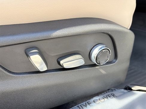 Certified 2025 Cadillac XT4 Premium Luxury image 12