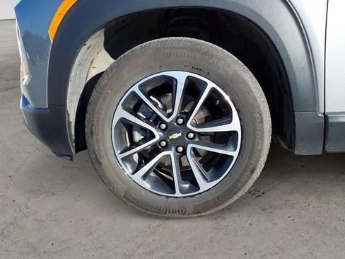 Used 2025 Chevrolet TrailBlazer LT w/ Convenience Package AWD/4WD image 9