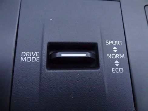 Used 2023 Toyota Highlander LE image 33