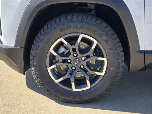 New 2026 Chevrolet Equinox ACTIV w/ Convenience Package III image 18