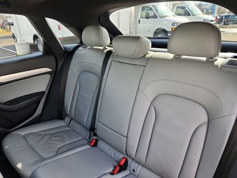 Used 2018 Audi Q3 2.0T Premium w/ Convenience Package image 31