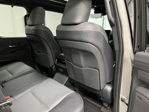 Used 2025 Lexus GX 550 w/ Accessory Package (2T) AWD/4WD image 52