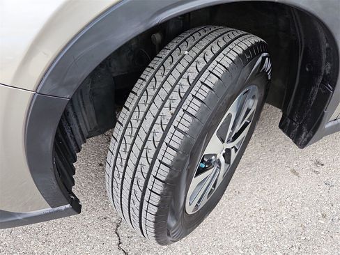 Used 2020 Subaru Outback Premium image 33