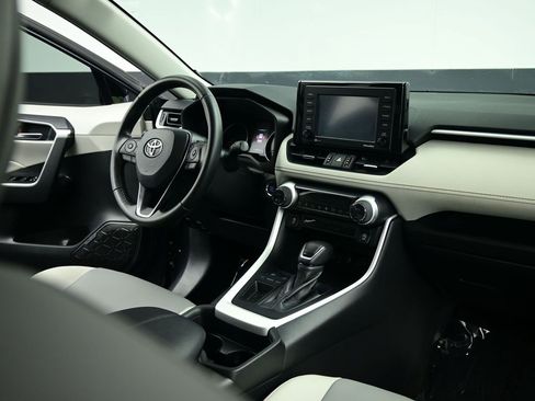 Used 2020 Toyota RAV4 XLE Premium image 30