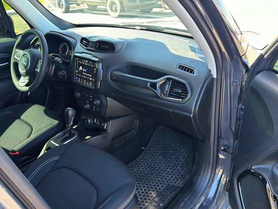 Used 2023 Jeep Renegade Altitude AWD/4WD image 10