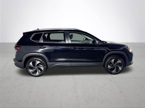 New 2025 Volkswagen Taos SE image 5