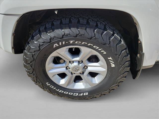 Used 2017 Toyota 4Runner SR5 AWD/4WD image 9