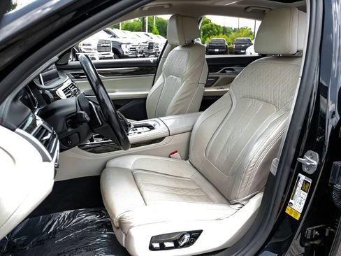 Used 2018 BMW 740i RWD image 29