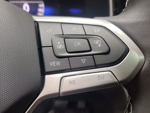 New 2025 Volkswagen Taos SE image 25