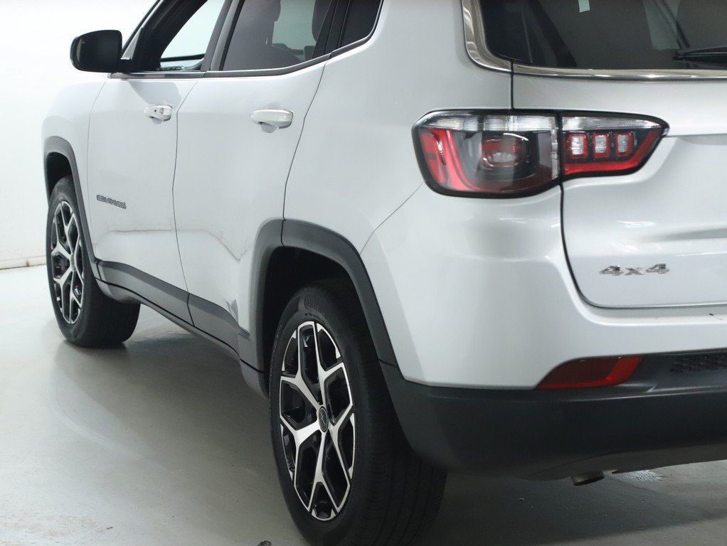 Used 2025 Jeep Compass Limited AWD/4WD image 45