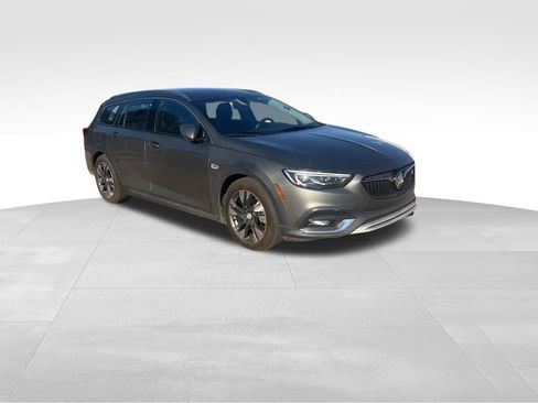 Used 2018 Buick Regal Preferred w/ Sights and Sounds Package image 12
