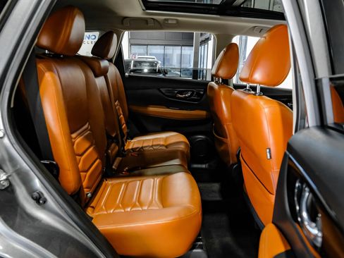 Used 2018 Nissan Rogue SL w/ Premium Package image 45