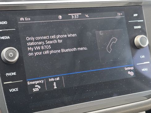 Used 2022 Volkswagen Tiguan SE w/ Panoramic Sunroof Package image 5