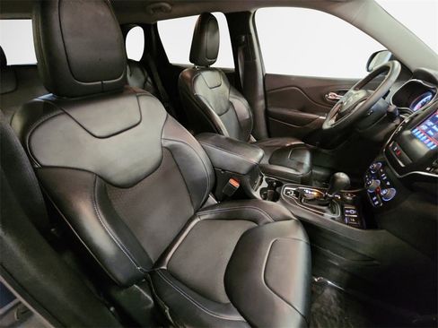 Used 2019 Jeep Cherokee Latitude Plus w/ Cold Weather Group image 26