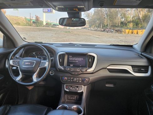 Used 2024 GMC Terrain SLT image 23