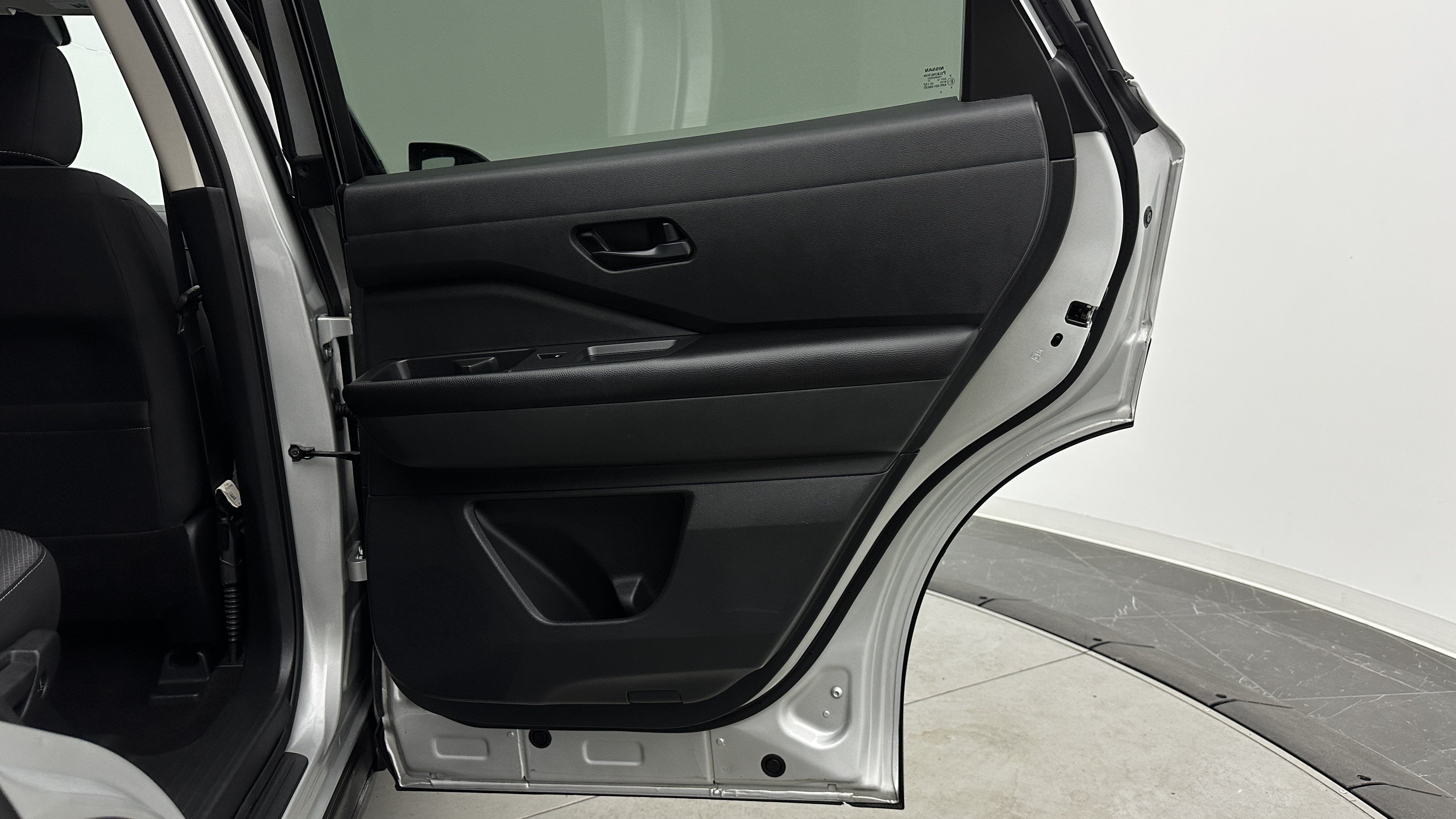 Used 2024 Nissan Pathfinder SV FWD image 28