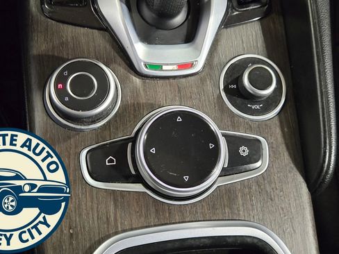 Used 2022 Alfa Romeo Giulia Ti image 15