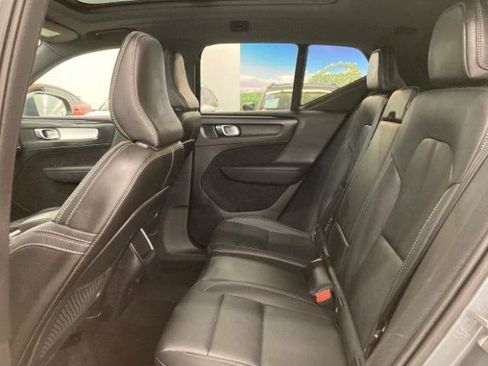 Used 2019 Volvo XC40 T5 Momentum AWD/4WD image 11