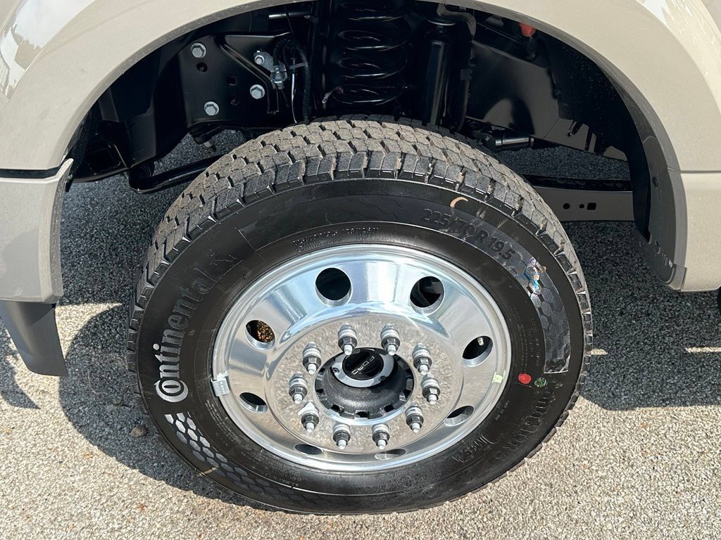 New 2026 Ford F450 XLT w/ FX4 Off-Road Package AWD/4WD image 6