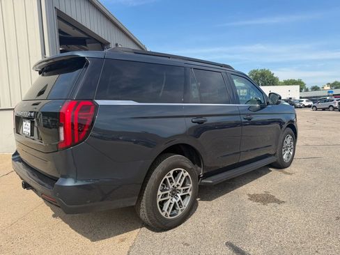 Used 2025 Ford Expedition Active AWD/4WD image 4