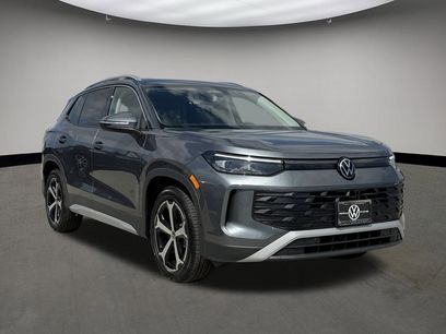 New 2025 Volkswagen Tiguan SE