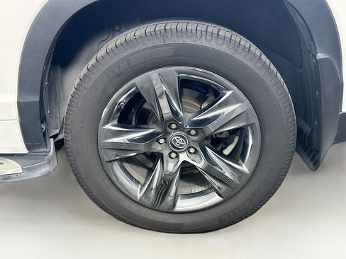 Used 2017 Toyota Highlander Limited Platinum image 11