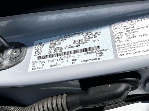 Used 2025 Ford Escape Platinum AWD/4WD image 35