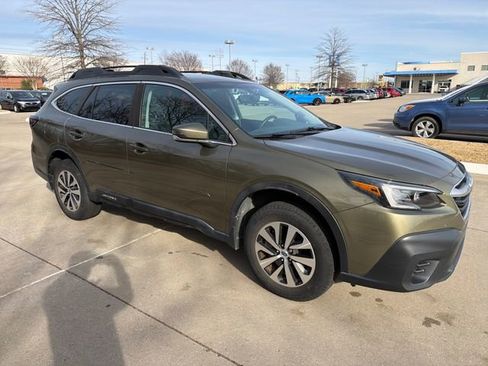 Used 2022 Subaru Outback Premium image 7