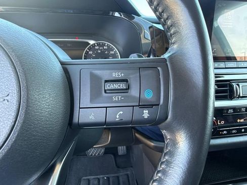 Used 2024 Nissan Pathfinder SV FWD image 31
