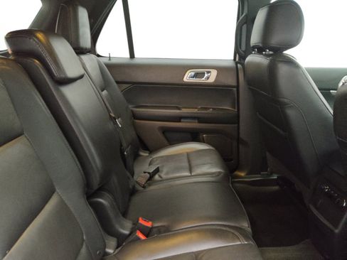 Used 2014 Ford Explorer XLT w/ Equipment Group 202A image 19