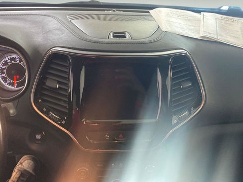 Used 2020 Jeep Cherokee Limited FWD image 29