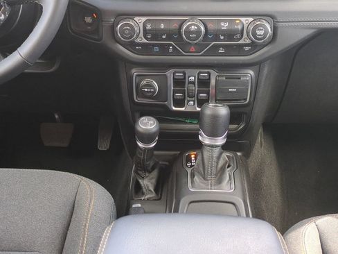 Used 2025 Jeep Wrangler Unlimited Sahara AWD/4WD image 20
