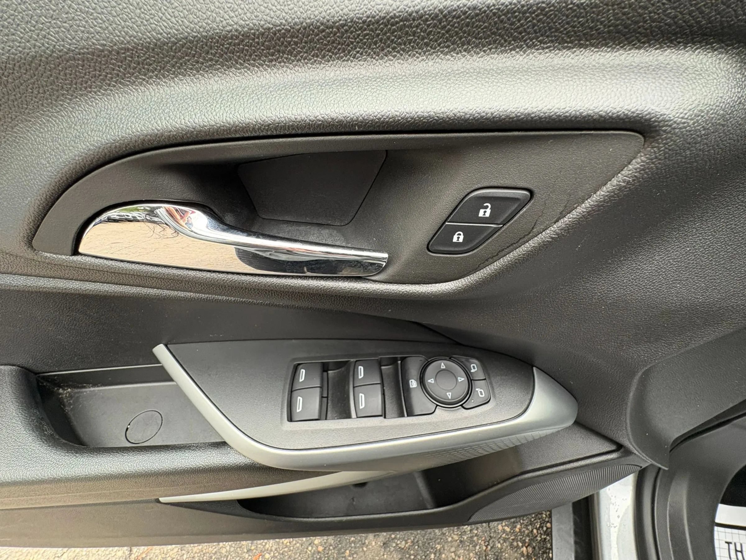 Used 2025 Chevrolet Trax LS w/ Driver Confidence Package FWD image 30
